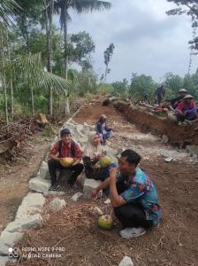 Pembukaan Jalan Usaha Tani di Melikan Wanglu